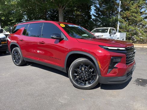 Used 2024 Chevrolet Traverse LT w/ Midnight/Sport Edition AWD/4WD image 2