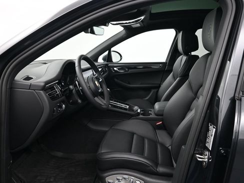 Certified 2026 Porsche Macan AWD/4WD image 4
