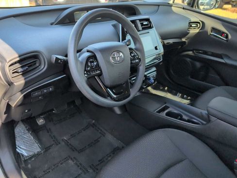 Used 2019 Toyota Prius LE image 10