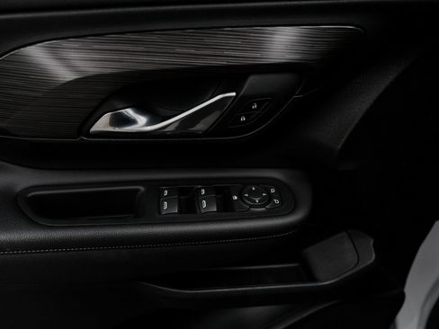 Used 2023 GMC Terrain SLE w/ Driver Convenience Package image 12