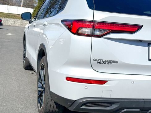 Used 2022 Mitsubishi Outlander ES image 9