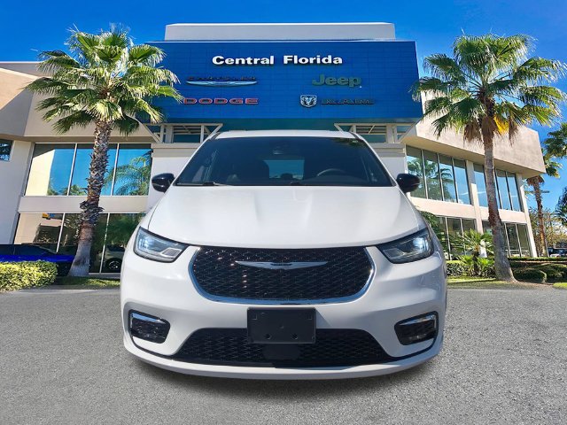 Certified 2025 Chrysler Pacifica Select FWD image 3