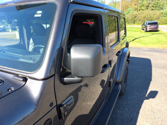 Used 2022 Jeep Wrangler Unlimited Sahara AWD/4WD image 35