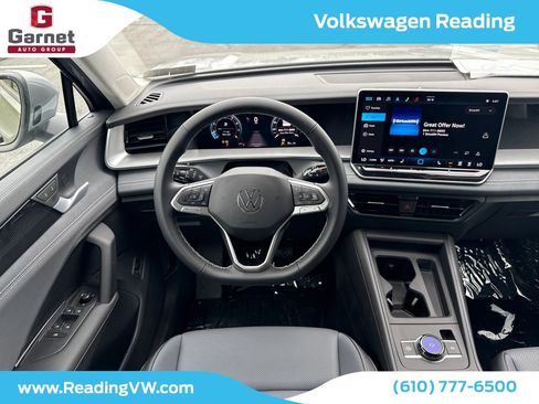 New 2025 Volkswagen Tiguan SE image 11