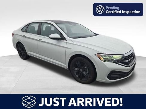 Certified 2024 Volkswagen Jetta SE w/ Panoramic Sunroof Package image 1