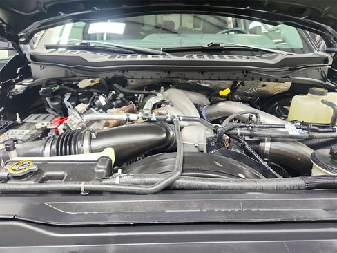 Used 2024 Ford F250 Lariat w/ Chrome Package image 17