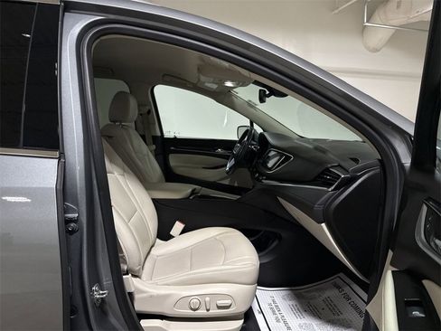 Used 2023 Buick Enclave Essence image 21