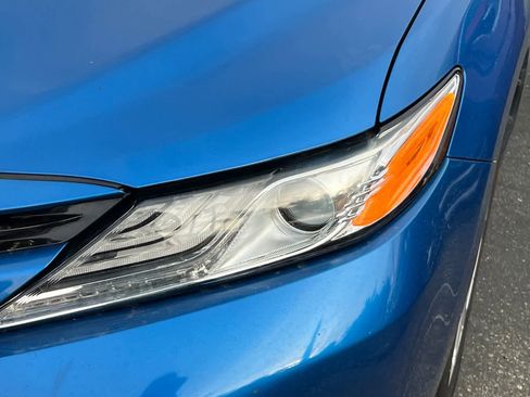 Used 2019 Toyota Camry XLE w/ Sunroof Package image 11