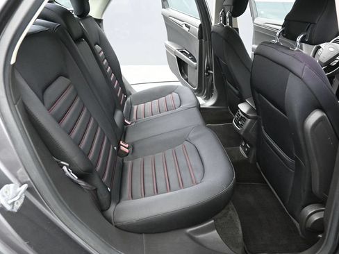 Used 2013 Ford Fusion SE FWD image 2