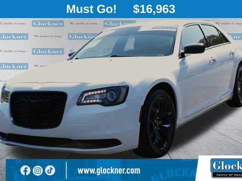 Used 2022 Chrysler 300 Touring w/ Sport Appearance Package image 1