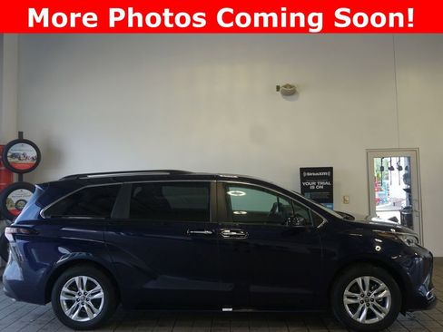 Used 2024 Toyota Sienna XLE w/ XLE Plus Package AWD/4WD image 2