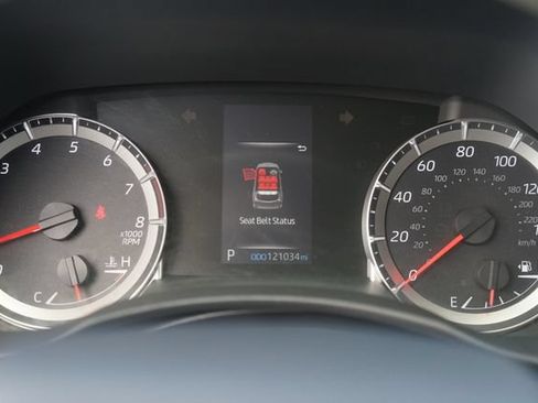 Used 2021 Toyota Highlander L FWD image 24