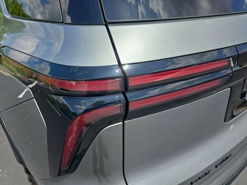 New 2026 Chevrolet Traverse Z71 w/ Enhanced Driving Package AWD/4WD image 36