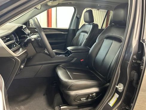 Used 2023 Jeep Grand Cherokee 4WD 4xe image 13