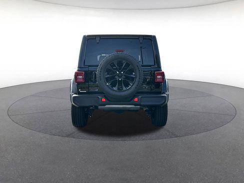 Certified 2025 Jeep Wrangler Unlimited Sahara AWD/4WD image 4