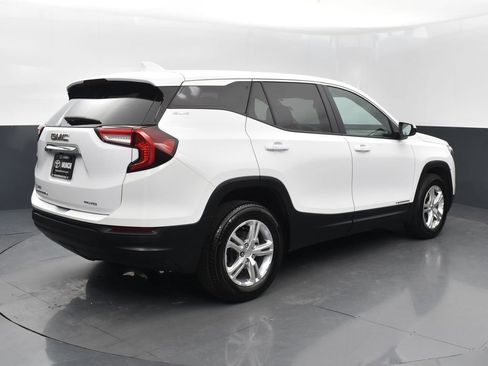 Used 2024 GMC Terrain SLE image 7