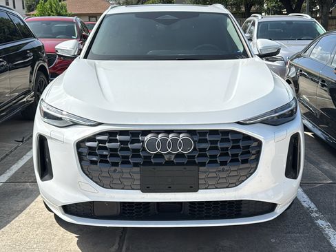 Used 2025 Audi Q5 Premium Plus w/ Premium Plus AWD/4WD image 2