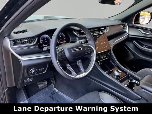 Used 2025 Jeep Grand Cherokee L Altitude AWD/4WD image 17
