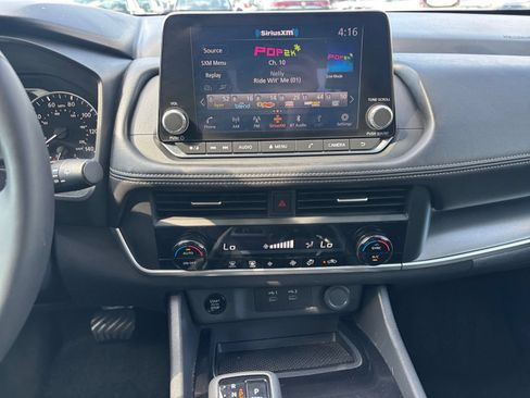 Used 2025 Nissan Rogue SV FWD image 16