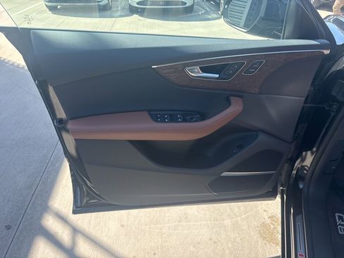Used 2025 Audi Q8 Premium Plus image 10