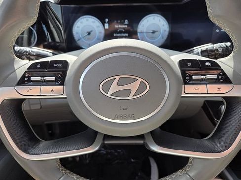 Used 2025 Hyundai Elantra SEL FWD image 31