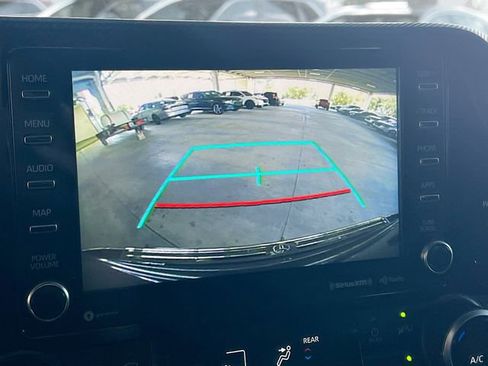 Used 2022 Toyota Highlander XSE FWD image 22