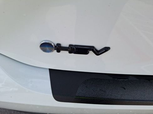 Used 2025 Toyota Camry SE w/ Convenience Package image 13