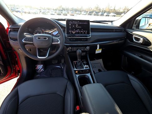 New 2026 Jeep Compass Latitude image 13