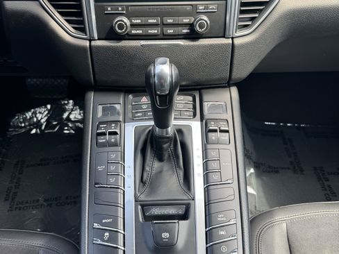 Used 2017 Porsche Macan image 21