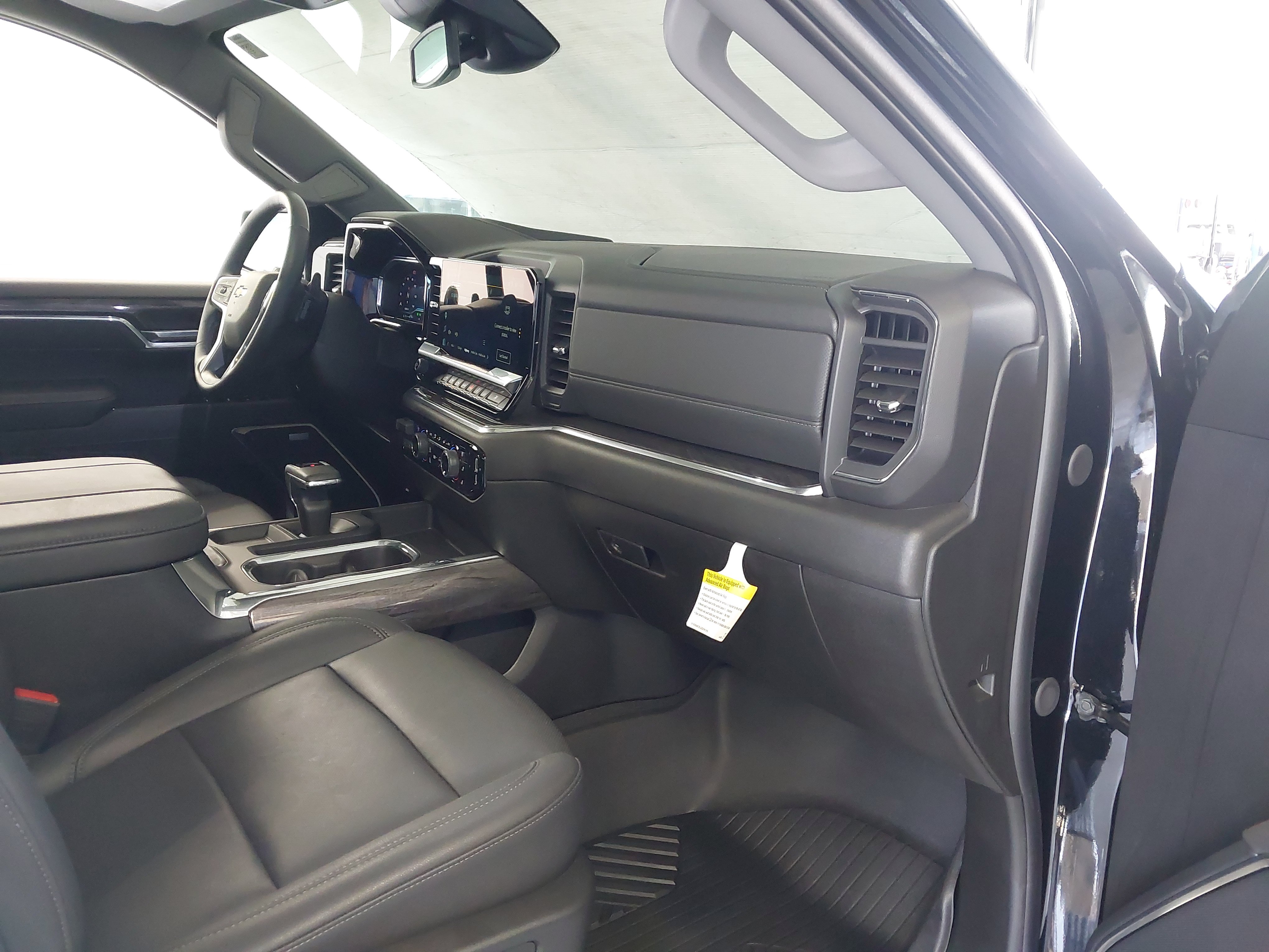 Used 2025 Chevrolet Silverado 1500 LTZ AWD/4WD image 29
