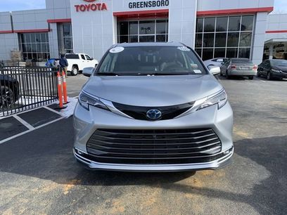 Used 2022 Toyota Sienna Platinum