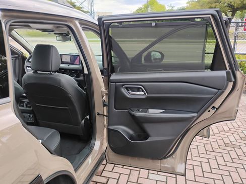 Used 2025 Nissan Rogue Platinum w/ Platinum Premium Package FWD image 42