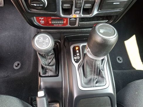 Certified 2024 Jeep Wrangler Unlimited AWD/4WD image 14