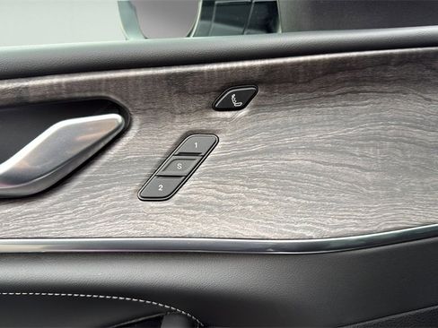 Used 2022 Jeep Grand Cherokee Overland w/ Advanced Protech Group III image 27