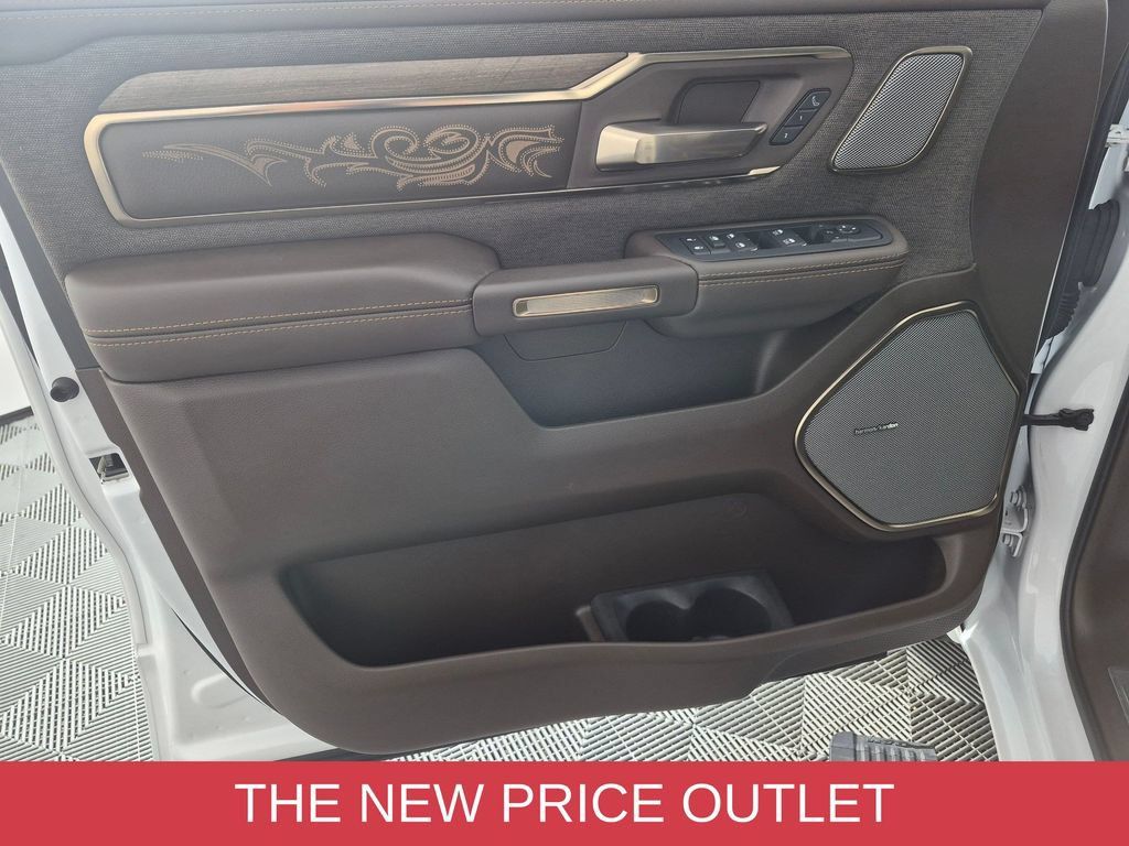 Used 2025 RAM 1500 Limited AWD/4WD image 11