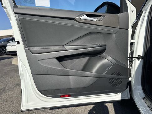 New 2026 Volkswagen Taos SE AWD/4WD image 19