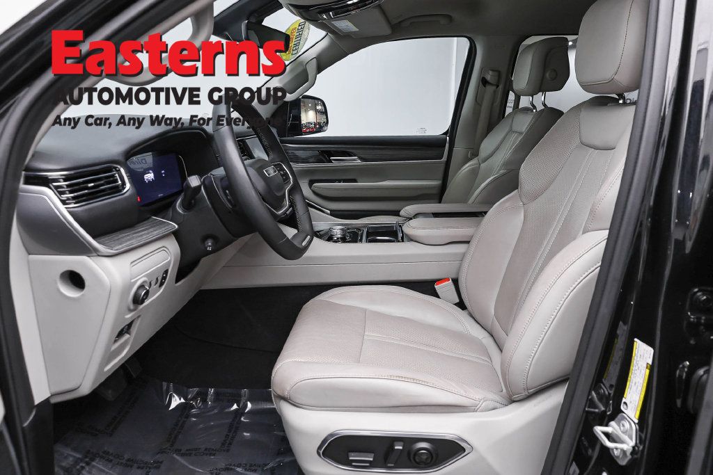 Used 2024 Jeep Wagoneer Series II w/ Flexible Seating Group RWD image 16