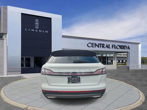 Used 2022 Lincoln Nautilus FWD image 4