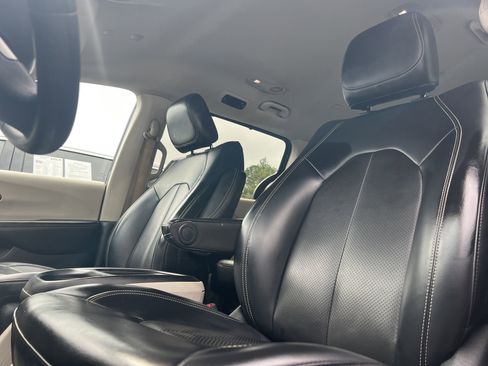 Used 2020 Chrysler Voyager Lxi FWD image 3