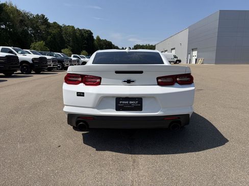 Used 2021 Chevrolet Camaro LT w/ Technology Package RWD image 5