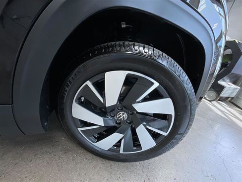 Used 2024 Volkswagen Atlas Cross Sport SE AWD/4WD image 28