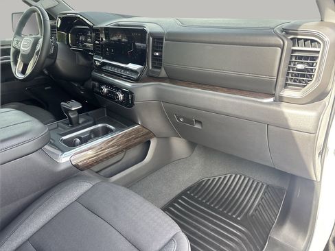 Used 2025 GMC Sierra 1500 Elevation w/ Preferred Package image 6