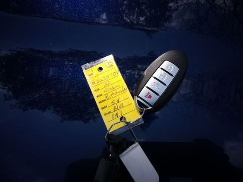 Used 2022 Nissan Pathfinder SV image 27