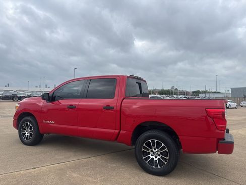 Used 2022 Nissan Titan SV image 15