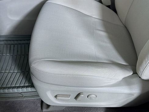 Used 2019 Kia Sedona LX image 18