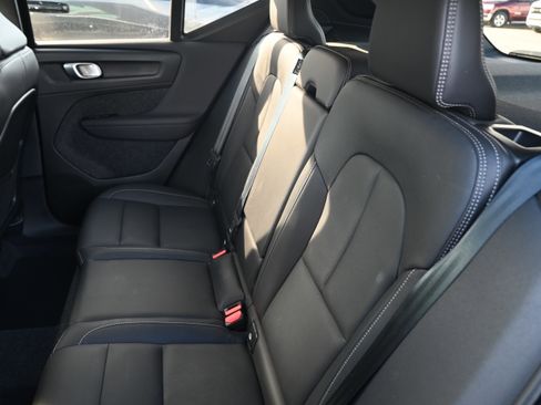 Used 2025 Volvo XC40 B5 Core image 8