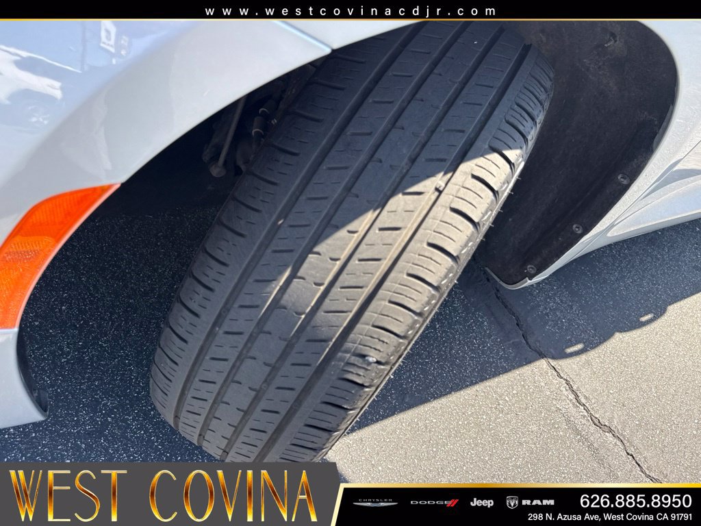Used 2024 Chrysler Pacifica Touring-L FWD image 17