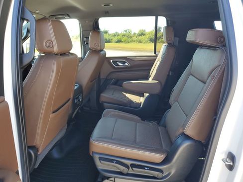 Used 2021 Chevrolet Suburban High Country image 23