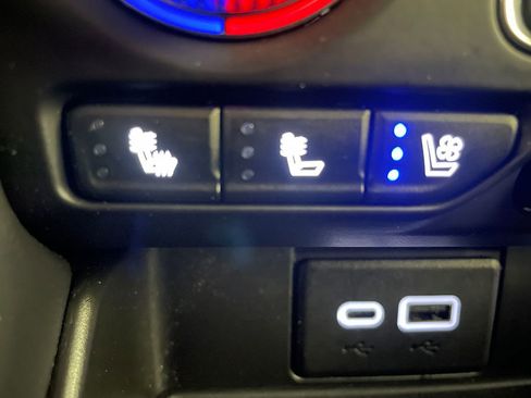 Used 2023 GMC Yukon SLT w/ SLT Premium Package image 39