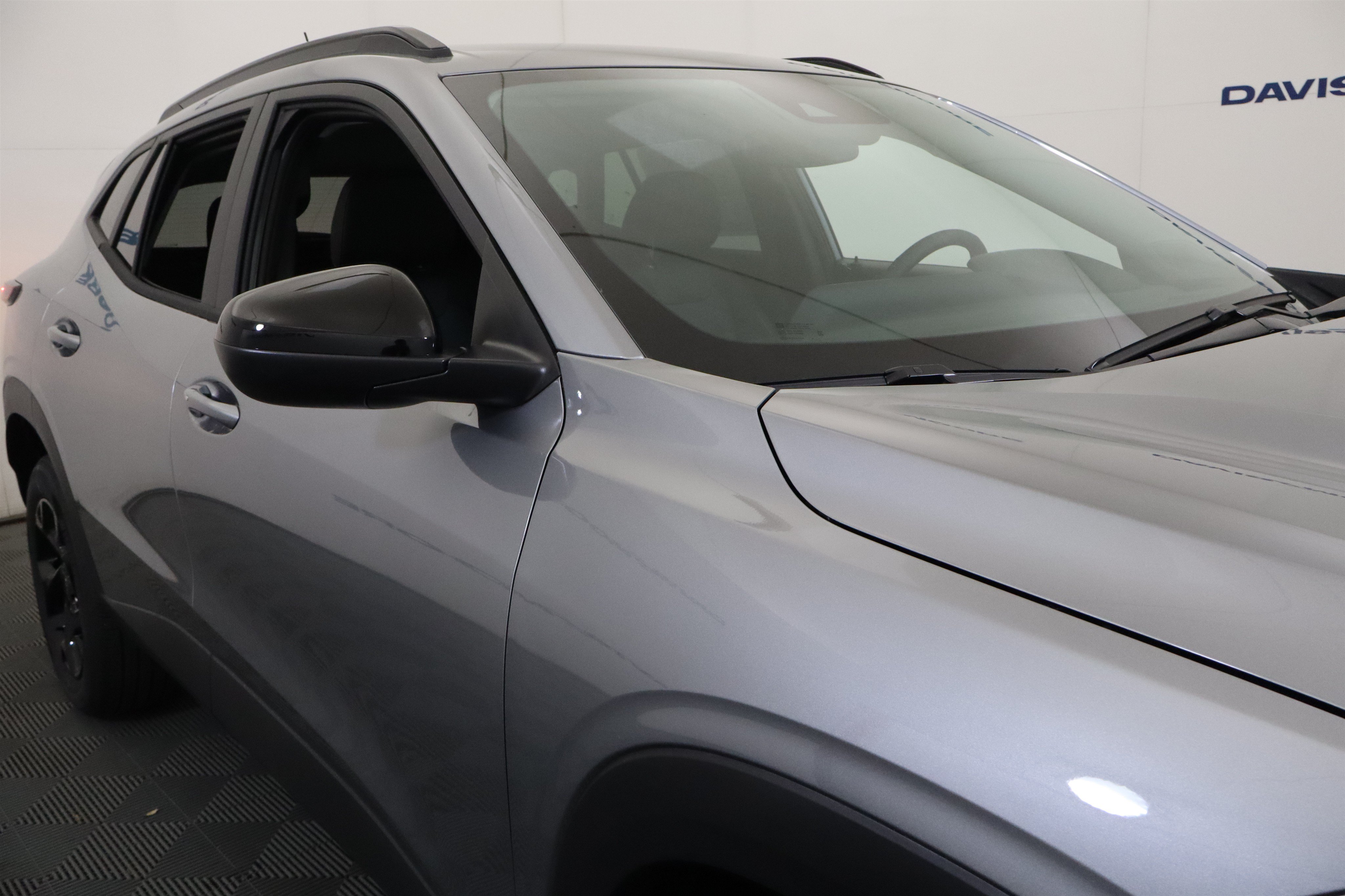 New 2026 Chevrolet Trax LT w/ Midnight Edition FWD image 4